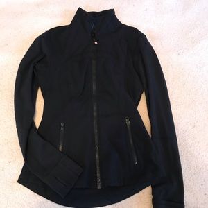 Lululemon size 4 zip up